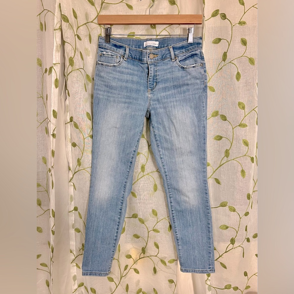 LOFT Modern Skinny Crop Jean | Size: 37/4 (Petite) | Light Wash